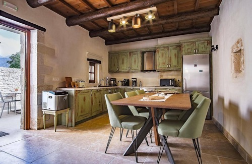 Melidoni House | Holiday home with mountain view