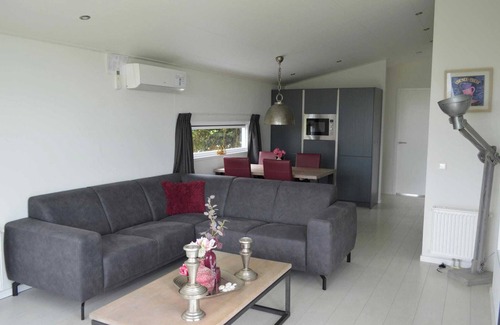 Gasthuis House | Holiday home with gas fireplace & bath