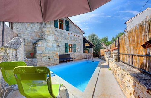 Rezanci House | Holiday home with outdoor swimming pool