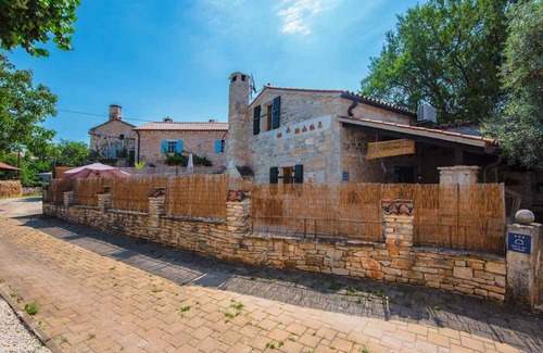 Rezanci House | Holiday home with outdoor swimming pool