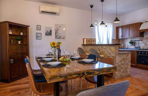 Puntera House | Holiday home with pool and large garden to relax in