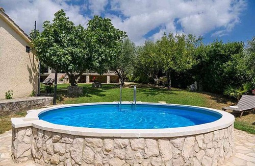 Puntera House | Holiday home with pool and large garden to relax in
