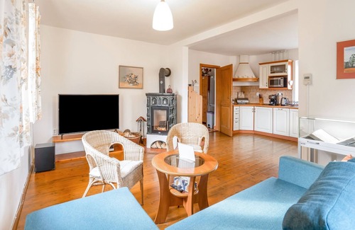 Bozanov House | Holiday Home with Private Terrace and Garden