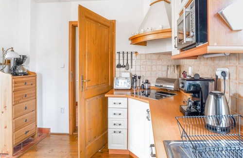 Bozanov House | Holiday Home with Private Terrace and Garden