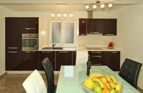 Buje House | Holiday house Buje for 1 - 8 persons with 3 bedrooms - Twin house