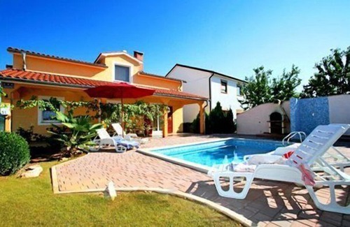Kastel House | Holiday house Buje for 1 - 9 persons with 4 bedrooms - Holiday home