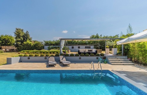 Muntic Villa | Holiday house Istria Moderna * 3000 m2 garden, private pool, BBQ, WiFi