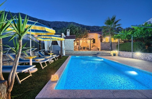 Kastel Sucurac House | Holiday house Kaštel Sućurac for 1 - 8 persons with 3 bedrooms - Holiday house