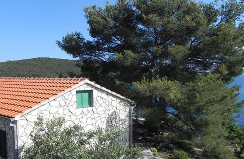 Donje Selo House | Holiday house Maslinica for 1 - 4 persons with 2 bedrooms - Holiday home