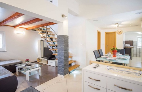Pinezici House | Holiday house MICHAEL with shared pool and private jacuzzi
