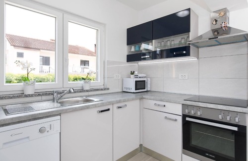 Vantacici House | Holiday house Njivice for 1 - 9 persons with 4 bedrooms - Holiday home