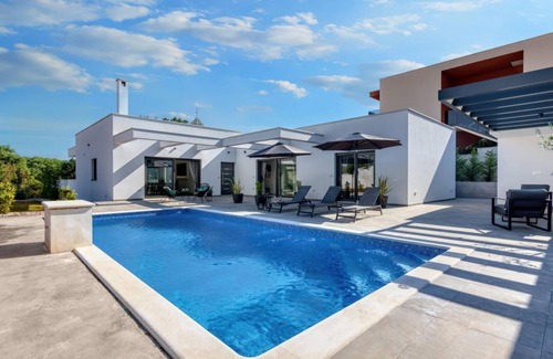 Pomer House | Holiday house Pjescana Uvala for 1 - 8 persons with 4 bedrooms - Holiday home