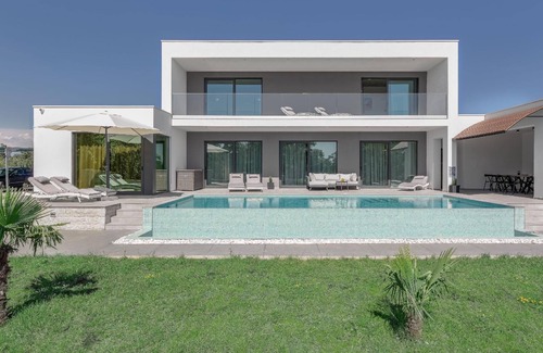 Svetvincenat House | Holiday house Svetvinčenat for 1 - 10 persons with 5 bedrooms - Holiday house