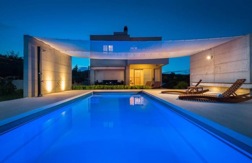 Dugopolje House | Holiday house with private pool for 11 persons approx. 285 m² in Dugopolje, Dalmatia (Mosor)