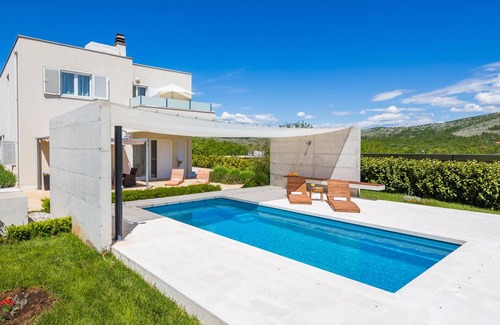 Dugopolje House | Holiday house with private pool for 11 persons approx. 285 m² in Dugopolje, Dalmatia (Mosor)