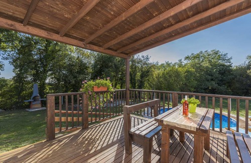 Tinjan House | Holiday house with private pool No.5 in holiday park Jelovci