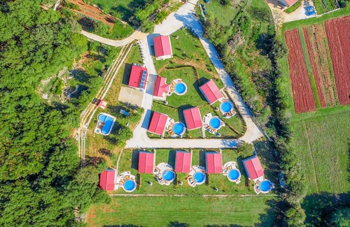 Tinjan House | Holiday house with private pool No.5 in holiday park Jelovci