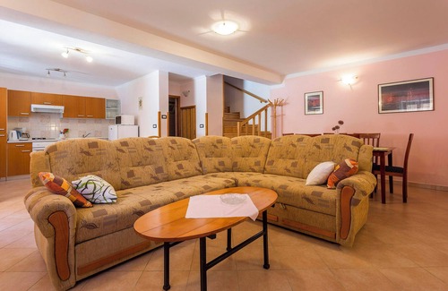 Bubani House | Holiday house Zvana * private garden, terrace, BBQ, free WiFi, 3 km to the sea