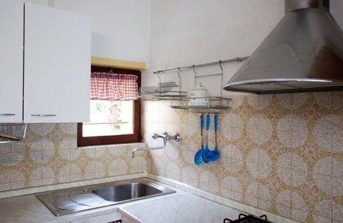 Peschiera del Garda Apartment | Holiday in Peschiera, 1. 5 from the historic center apartment on the ground floor and garden