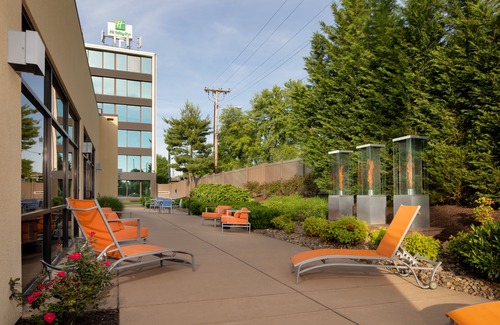 South Charleston Hotel | Holiday Inn and Suites Charleston West, an Ihg Hotel