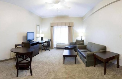 Batesville Hotel | Holiday Inn Batesville by IHG