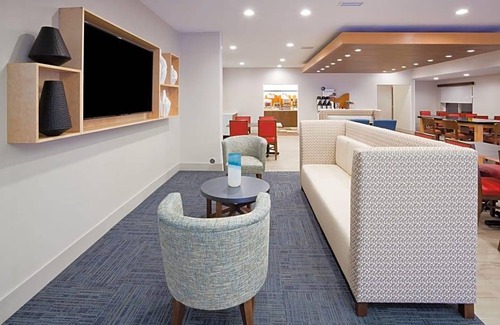 Dickinson Hotel | Holiday Inn Express Hotel & Suites Dickinson, an IHG Hotel
