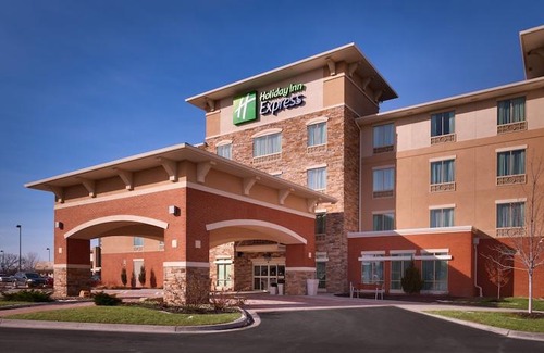 Overland Park Hotel | Holiday Inn Express & Suites Overland Park