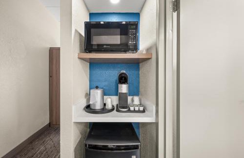 Woburn Hotel | Holiday Inn Express Boston North-Woburn by IHG