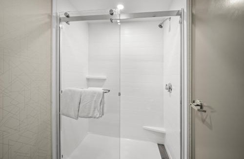 Woburn Hotel | Holiday Inn Express Boston North-Woburn by IHG