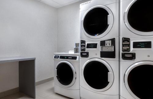 Saint Thomas Hotel | Holiday Inn Express & Suites St Thomas