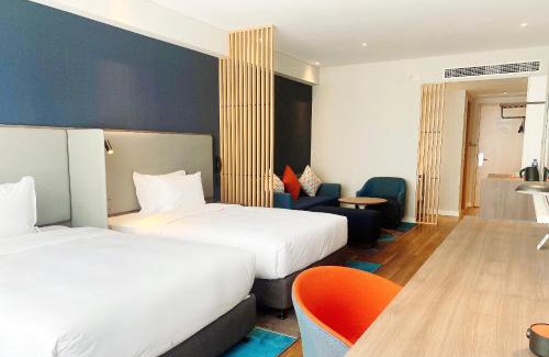 Jinhua Hotel | Holiday Inn Express Dongyang Hengdian by IHG