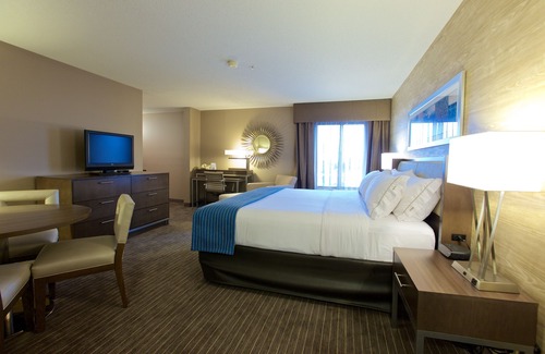 Fargo Hotel | Holiday Inn Express Fargo-West Acres by IHG