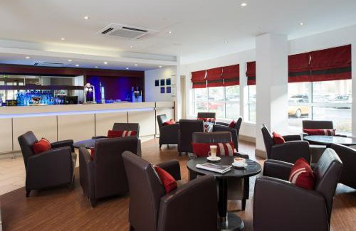 Paisley Hotel | Holiday Inn Express - Glasgow Airport by IHG