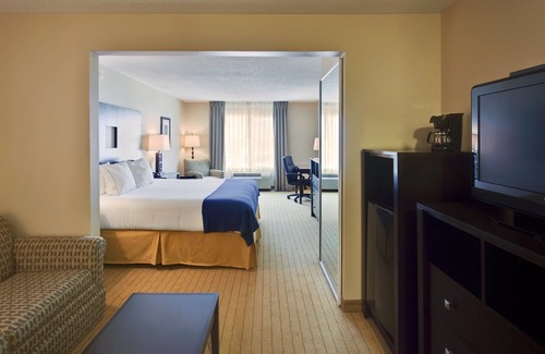 Albuquerque Hotel | Holiday Inn Express Hotel & Suites Albuquerque Airport by IHG