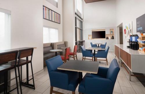 Olive Branch Hotel | Holiday Inn Express Hotel & Suites Olive Branch by IHG