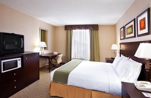 Streetsboro Hotel | Holiday Inn Express Hotel & Suites Cleveland-Streetsboro
