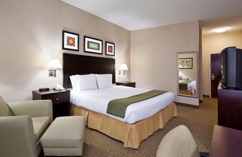 Streetsboro Hotel | Holiday Inn Express Hotel & Suites Cleveland-Streetsboro