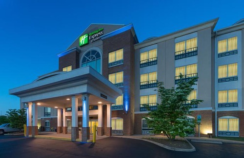 Woodbridge Hotel | Holiday Inn Express Hotel & Suites Woodbridge