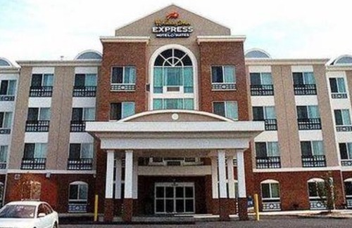 Woodbridge Hotel | Holiday Inn Express Hotel & Suites Woodbridge, an IHG Hotel