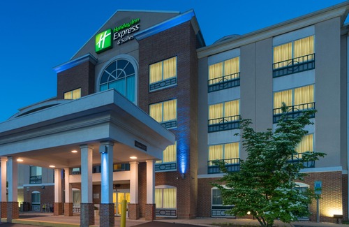Woodbridge Hotel | Holiday Inn Express Hotel & Suites Woodbridge, an IHG Hotel