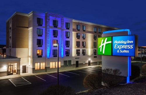Woonsocket Hotel | Holiday Inn Express Hotel & Suites Providence-Woonsocket