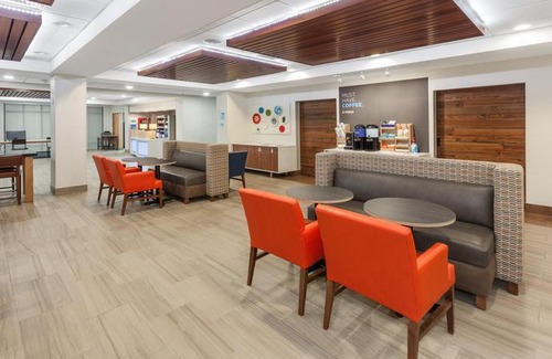 Woonsocket Hotel | Holiday Inn Express Hotel & Suites Providence-Woonsocket