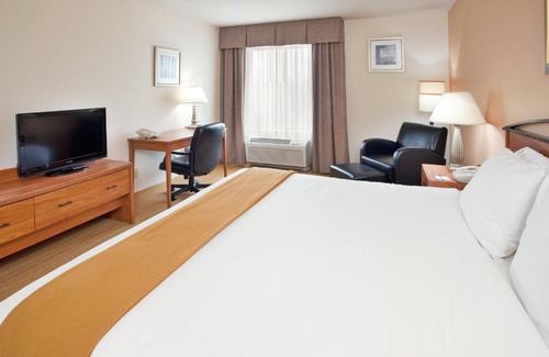 Village of Germantown Hotel | Holiday Inn Express Hotel Germantown - Northwest Milwaukee, an IHG Hotel