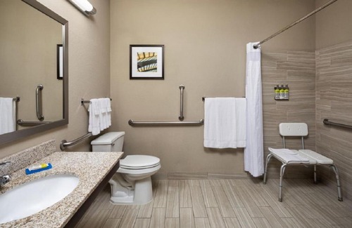 Minnetonka Hotel | Holiday Inn Express Hotel & Suites Minneapolis - Minnetonka by IHG
