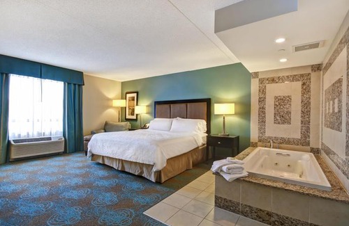 Township of Woolwich Hotel | Holiday Inn Express Hotel & Suites Waterloo - St Jacobs Area