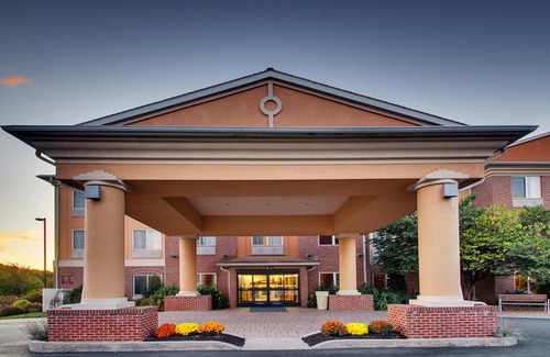 Lititz Hotel | Holiday Inn Express Hotel & Suites Lancaster-Lititz