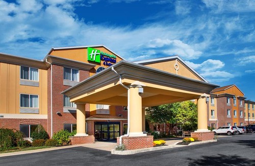 Lititz Hotel | Holiday Inn Express Hotel & Suites Lancaster-Lititz