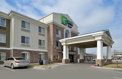 West Omaha Hotel | Holiday Inn Express Hotel & Suites Omaha West, an Ihg Hotel