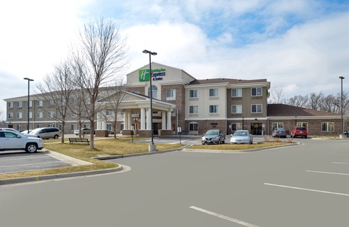 West Omaha Hotel | Holiday Inn Express Hotel & Suites Omaha West, an Ihg Hotel