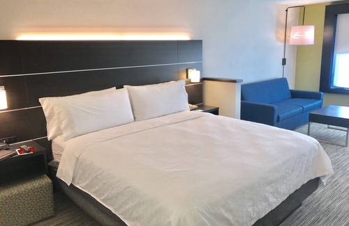 Tracy Hotel | Holiday Inn Express Hotel & Suites Tracy by IHG